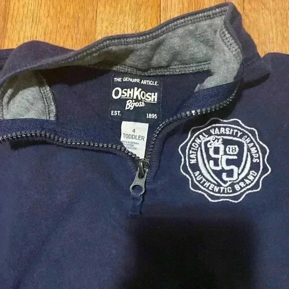 🎄Oshkosh boys 1/4 zip sweater - 4T‎